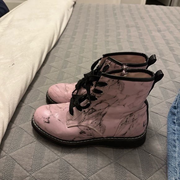 Steve Madden girl pink combat boots - Picture 2 of 3